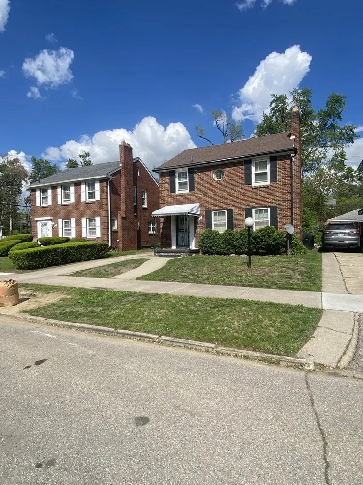 Top-rated yard cleanup service in Detroit, MI by Inthekuttservices