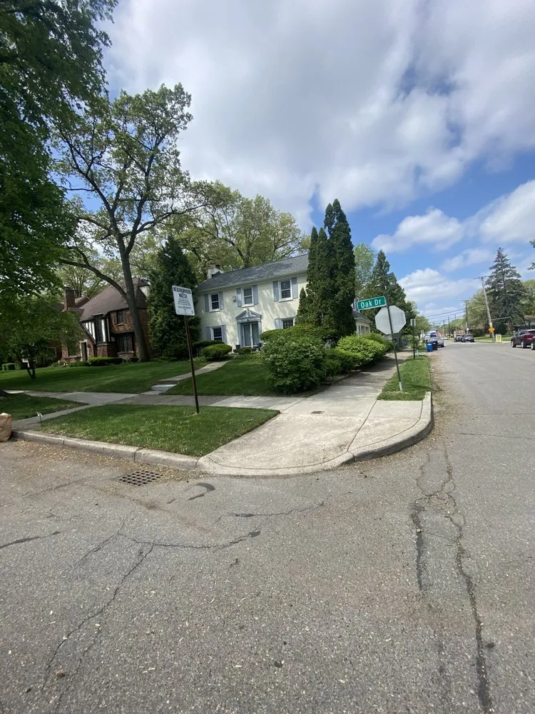 Reliable landscaping services for homes in Detroit, MI by Inthekuttservices