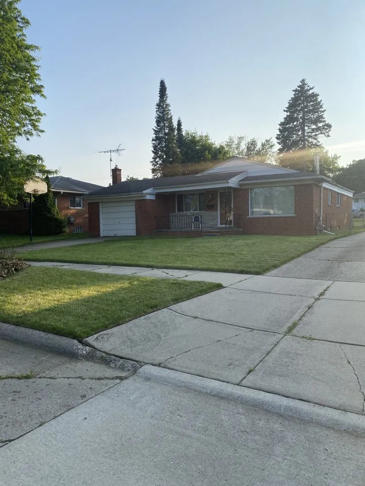 Professional landscaping services in Detroit, MI by Inthekuttservices