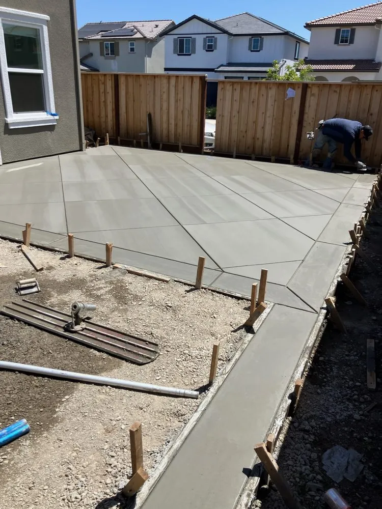 Reliable yard maintenance in Santa Clara, CA by IntoTurf