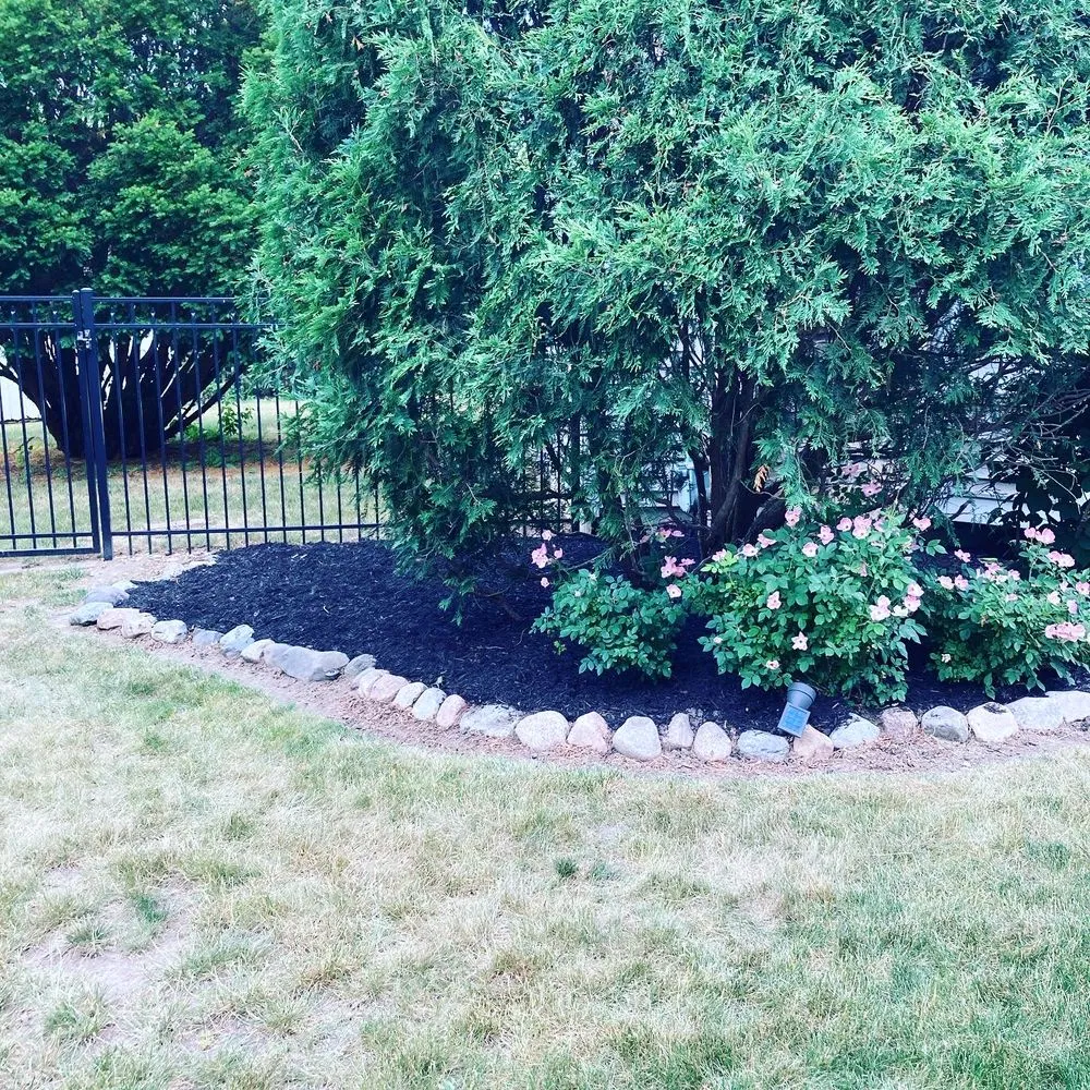 Local lawn mowing service experts serving Dundee Township, IL - Intracut Landscaping
