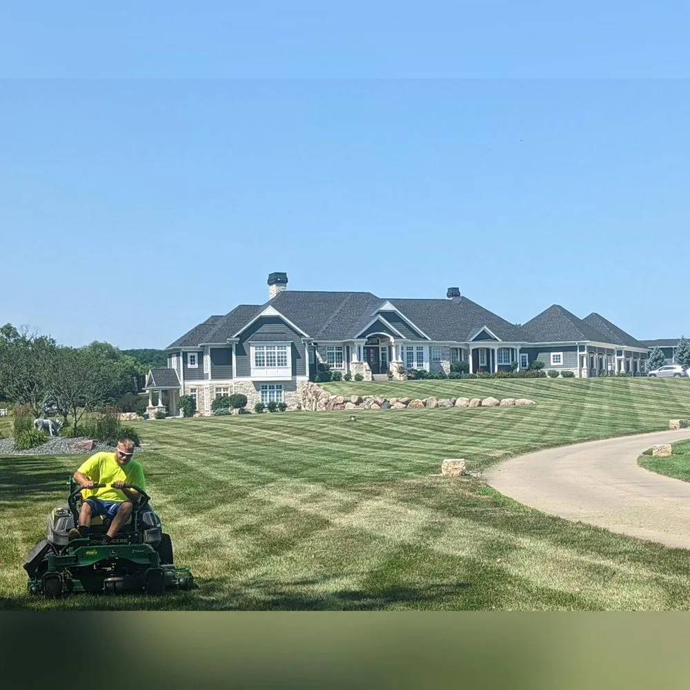 Expert outdoor landscaping experts serving Des Moines, IA - Iowa Lawn & Landscape