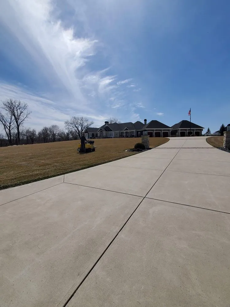 Reliable lawn care service with custom design across Des Moines, IA - Iowa Lawn & Landscape