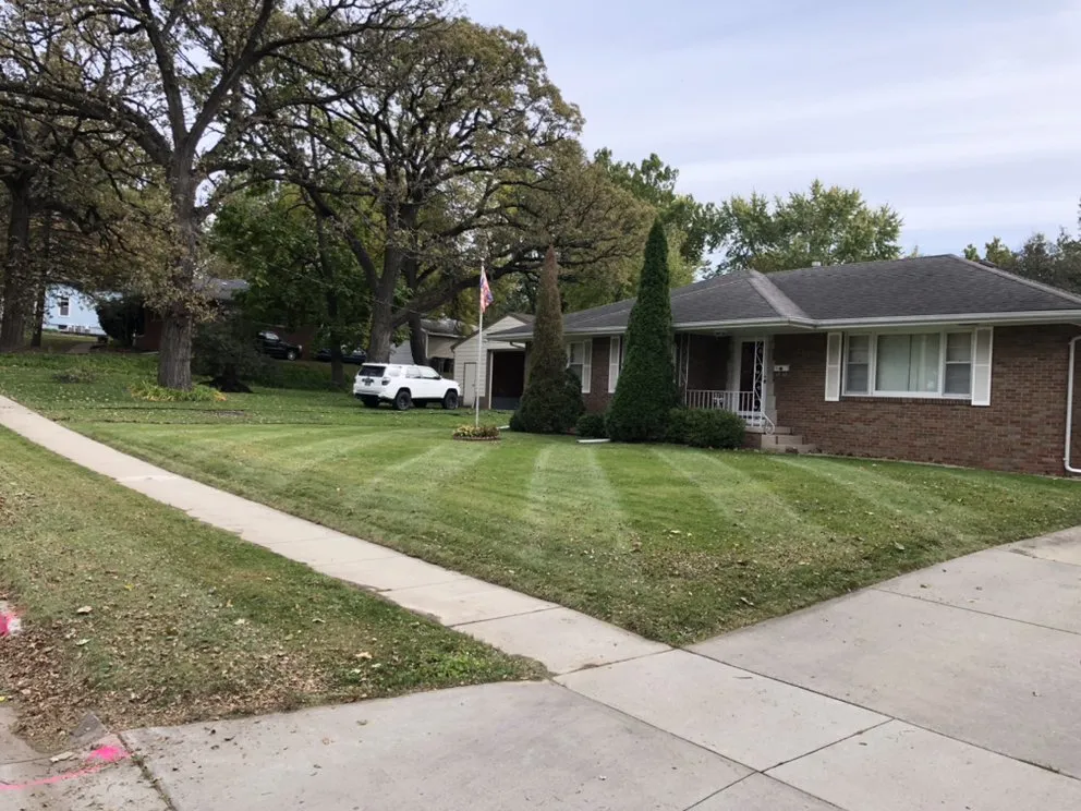 Top-rated landscaping services in Des Moines, IA - Iowa Lawn Pro