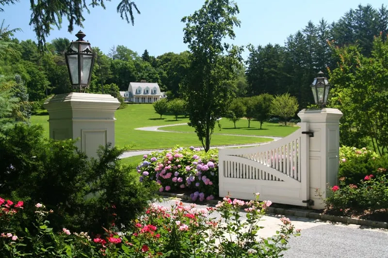 Expert residential landscaping for beautiful yards in East Norwich, NY by Ireland Gannon Associates