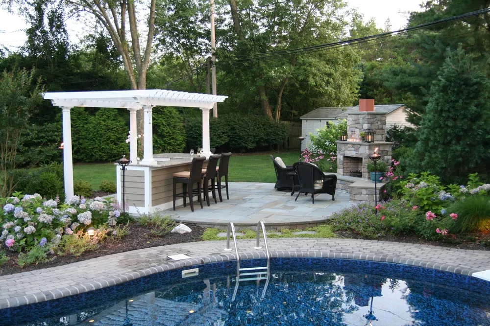 Professional outdoor landscaping experts serving East Norwich, NY - Ireland Gannon Associates