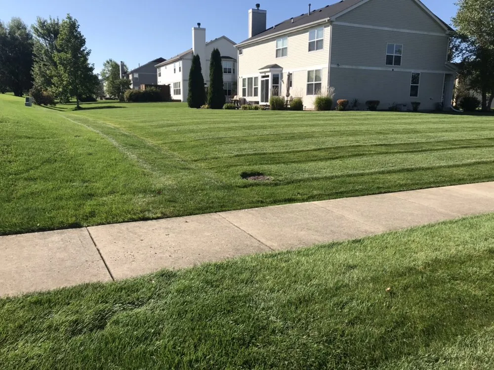 Local lawn care service in Aurora, IL by Iron Oaks