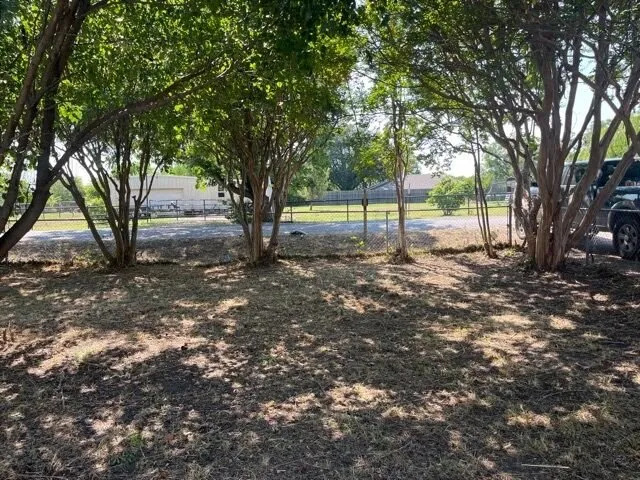 Reliable outdoor landscaping in Edgewood, TX - Iron Side Properties