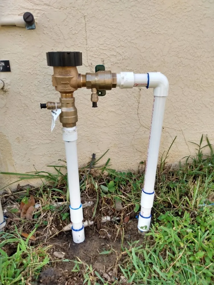 Trusted residential landscaping experts serving Tampa, FL - Irrigation services By Javi & Mari