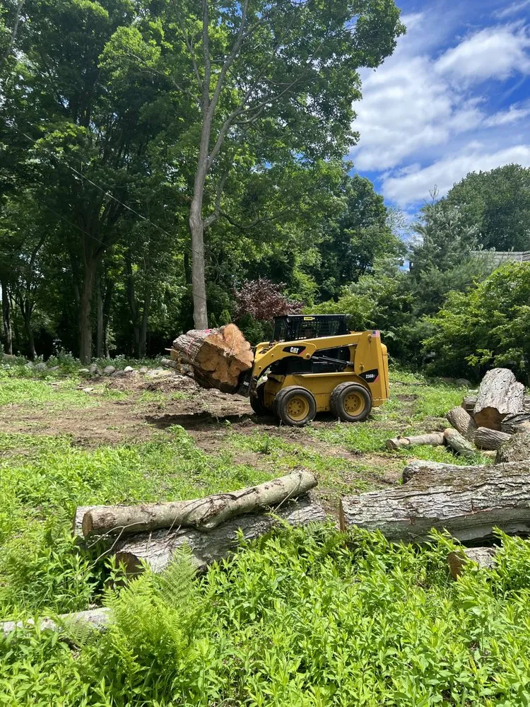 Custom landscaping services with custom design across Stamford, CT - Irvin Leiva LANDSCAPING