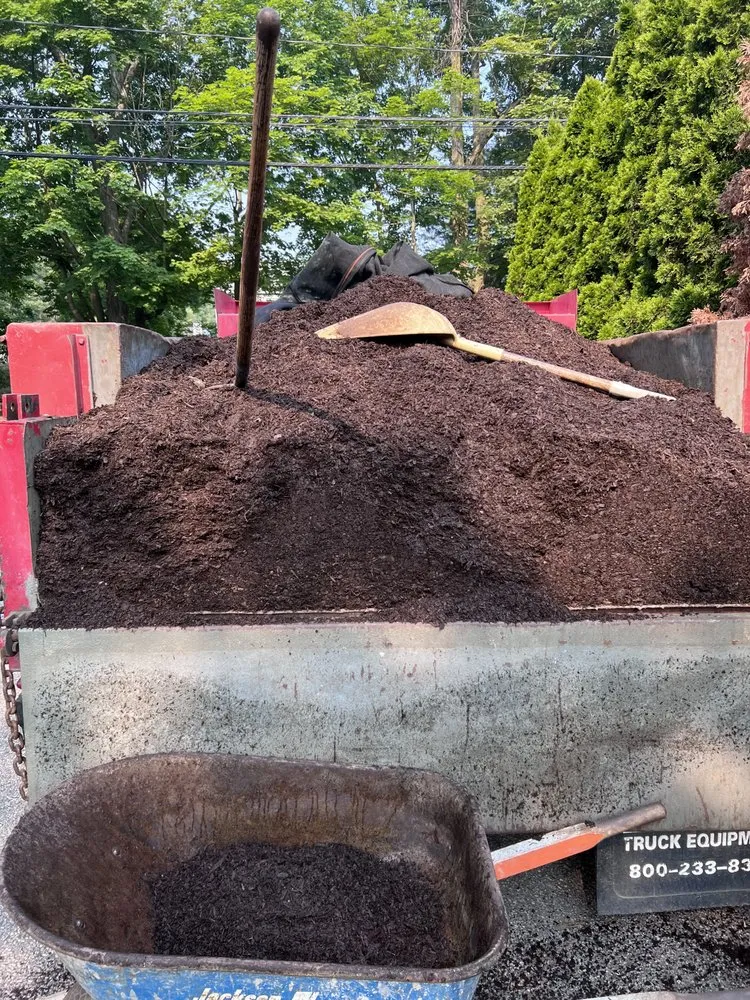 Top-rated residential landscaping experts serving Stamford, CT - Irvin Leiva LANDSCAPING