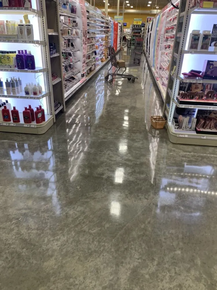 Reliable lawn mowing service in Rosenberg, TX by Irvin