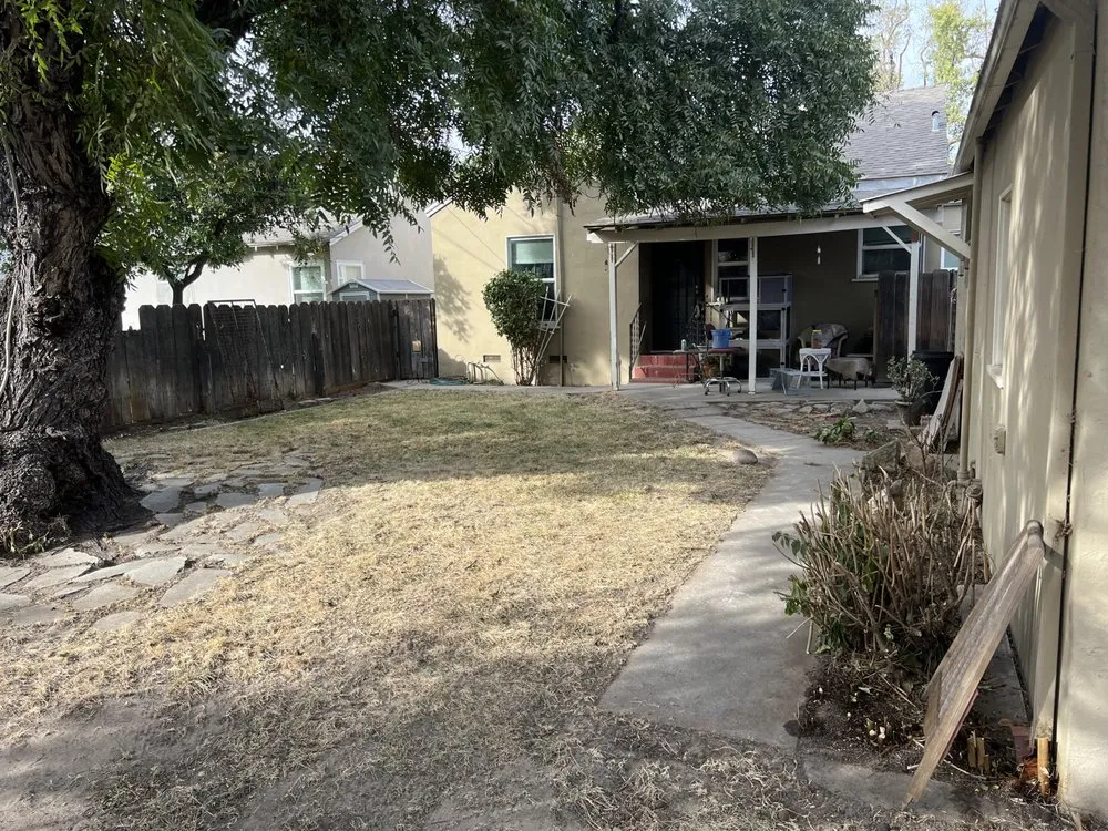 Custom lawn care service experts serving Modesto, CA - Isael and amys landscaping