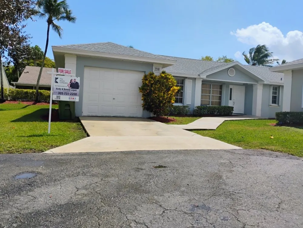 Reliable yard maintenance for homes across Palmetto bay, FL - Isaiahs Outdoor Services