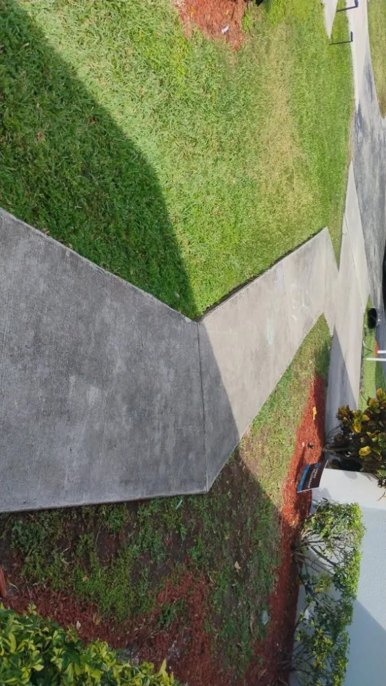 Expert lawn mowing service for homes in Palmetto bay, FL by Isaiahs Outdoor Services