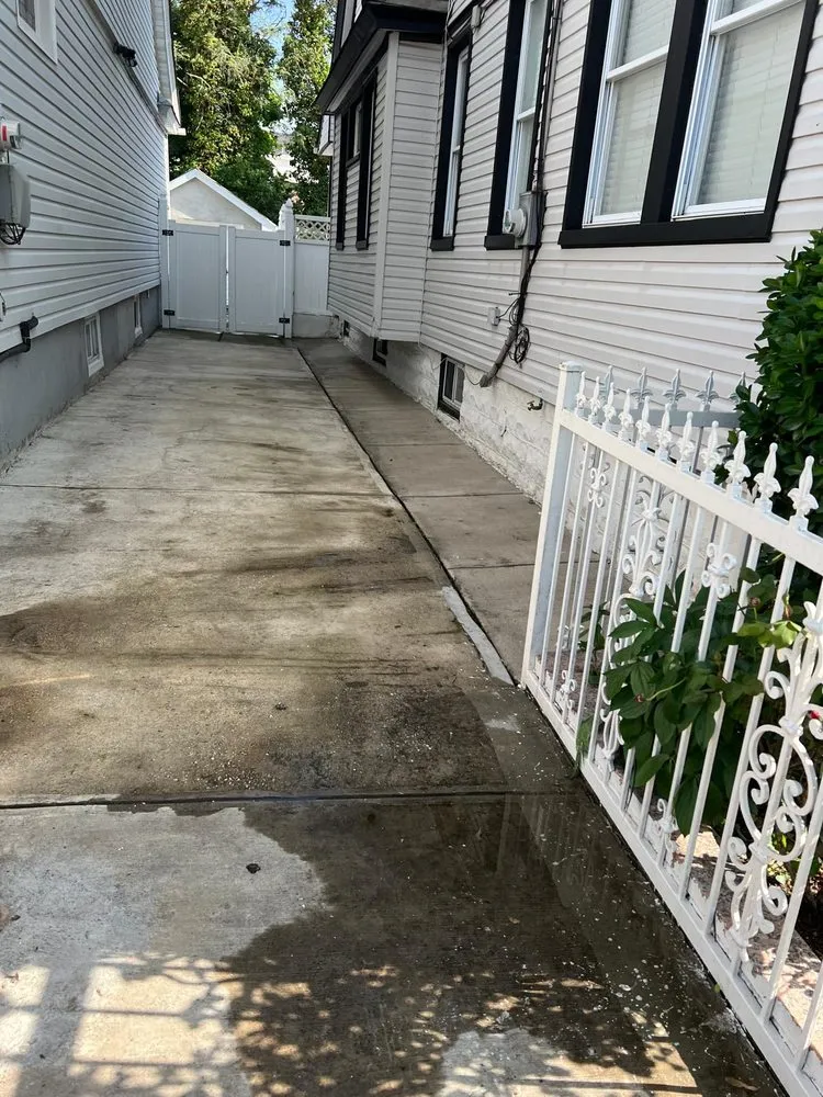 Reliable yard cleanup service in New York, NY by Isaias landscaping