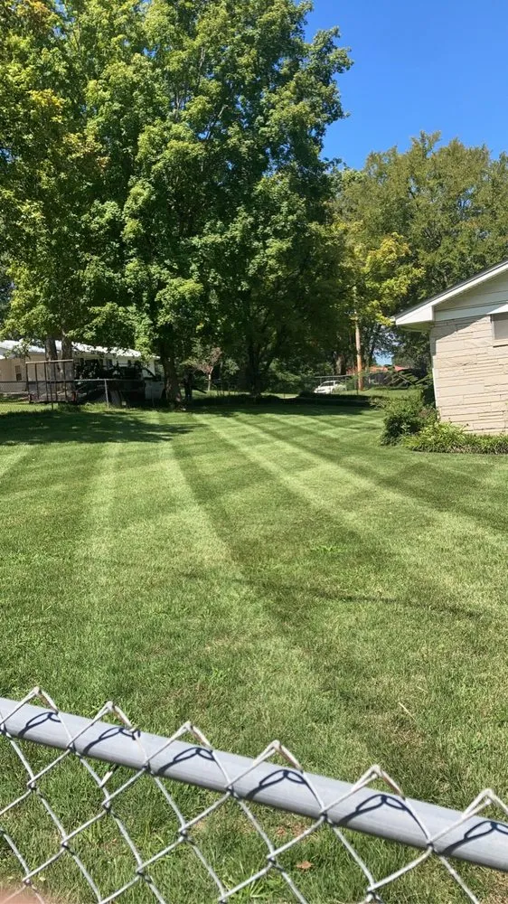 Top-rated garden landscaping for homes in Tuscumbia, AL by Isbell Landscaping and Lawncare