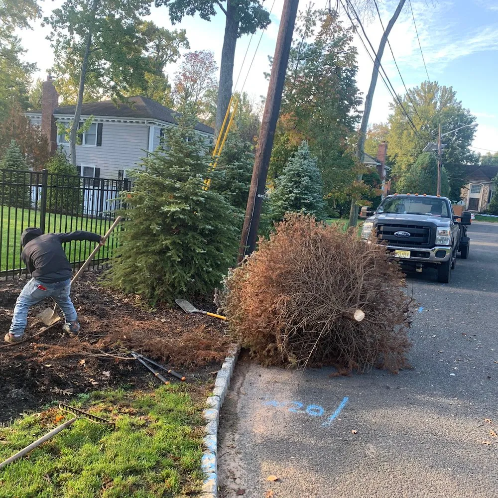 Top-rated yard maintenance experts serving Bernardsville, NJ - Isl Lopez Construction and Landscaping