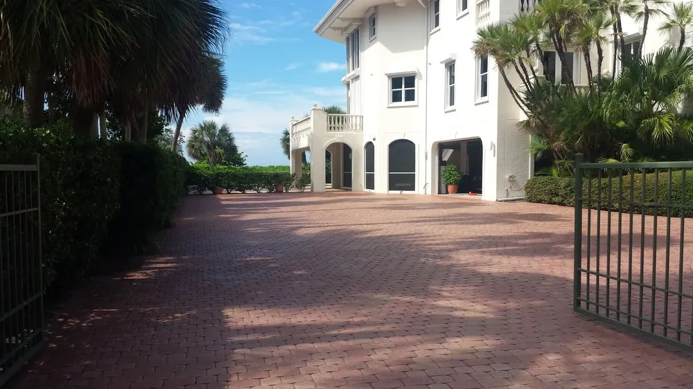Affordable yard cleanup service experts serving Longboat Key, FL - Island Exteriors