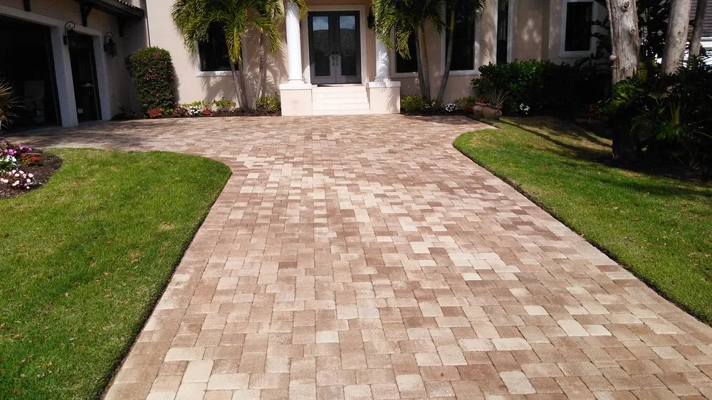 Professional yard cleanup service experts serving Longboat Key, FL - Island Exteriors