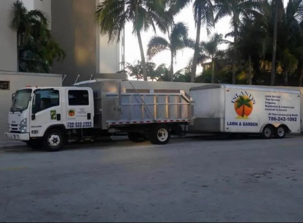 Expert yard cleanup service in Miami, FL - Island's Lawn & Garden