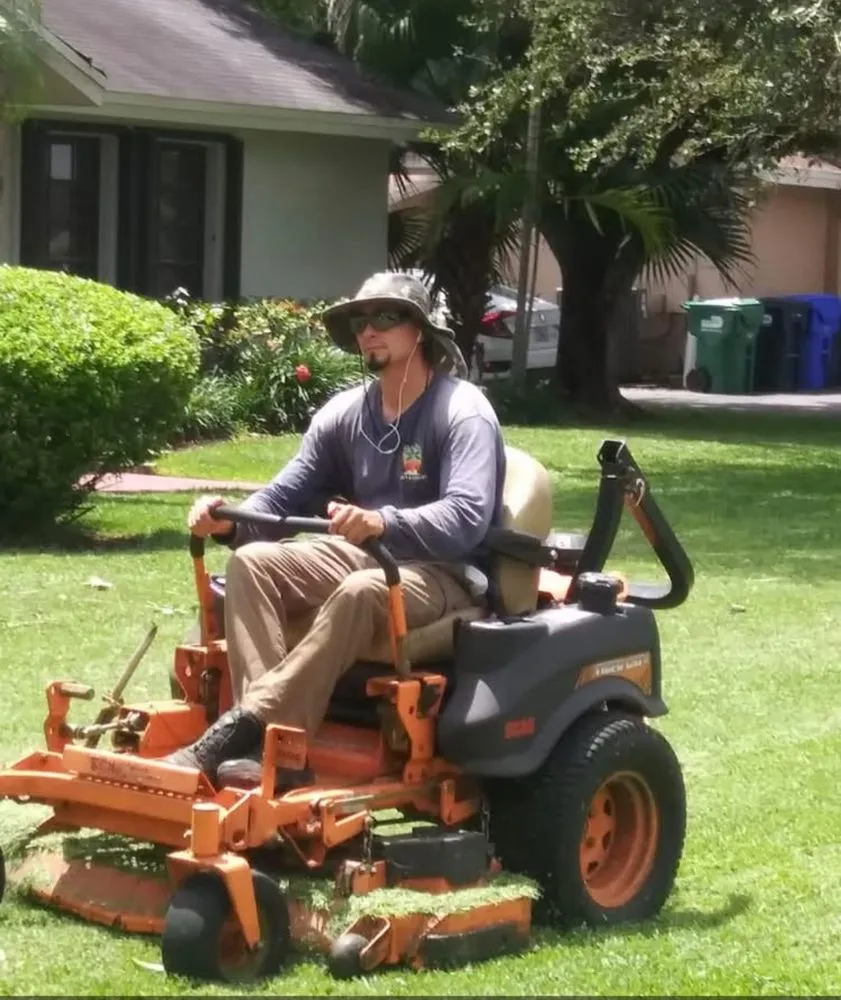 Reliable yard cleanup service for outdoor upgrades across Miami, FL - Island's Lawn & Garden