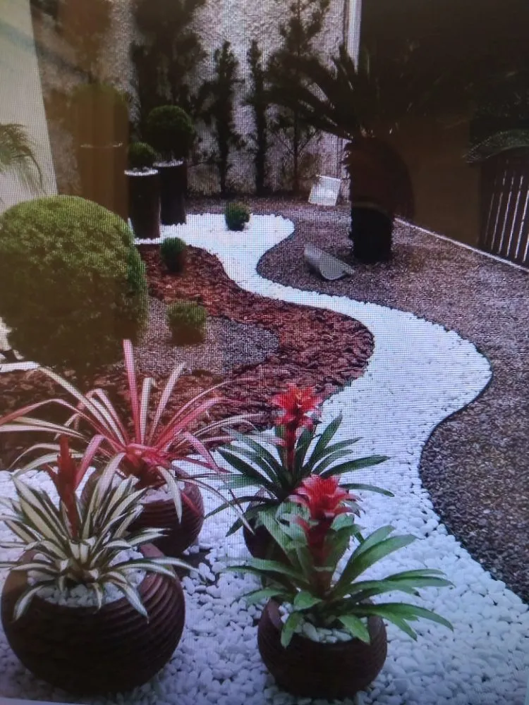 Affordable yard cleanup service for residential properties across Miami, FL - Island's Lawn & Garden