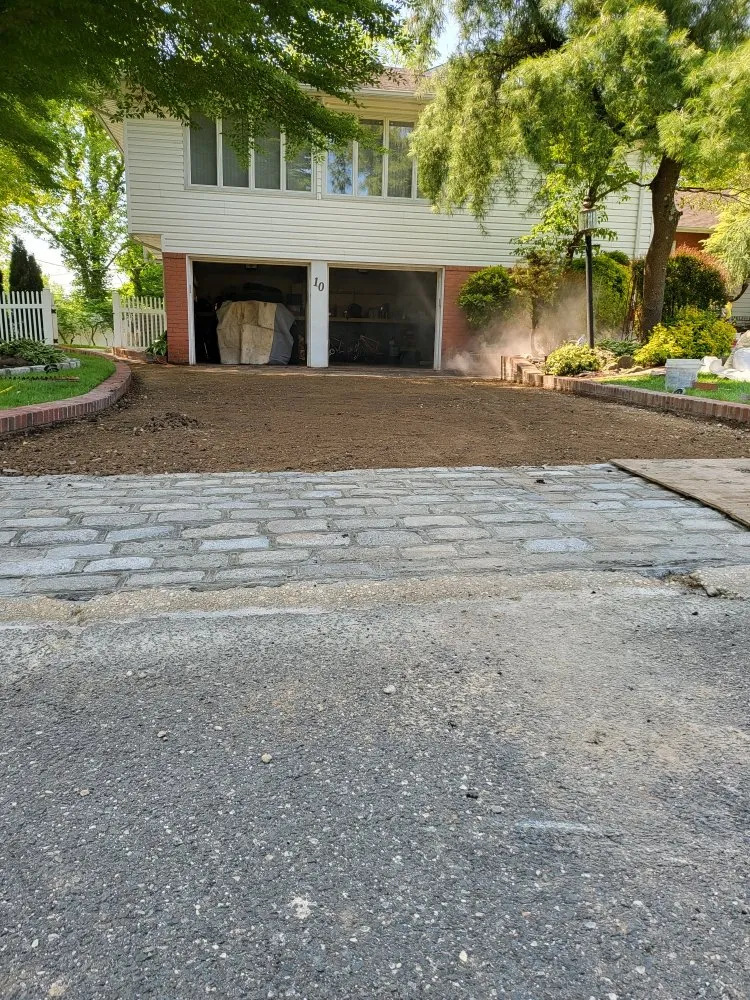 Reliable yard maintenance for homes in Uniondale, NY by Islas Landscaping & Masonry