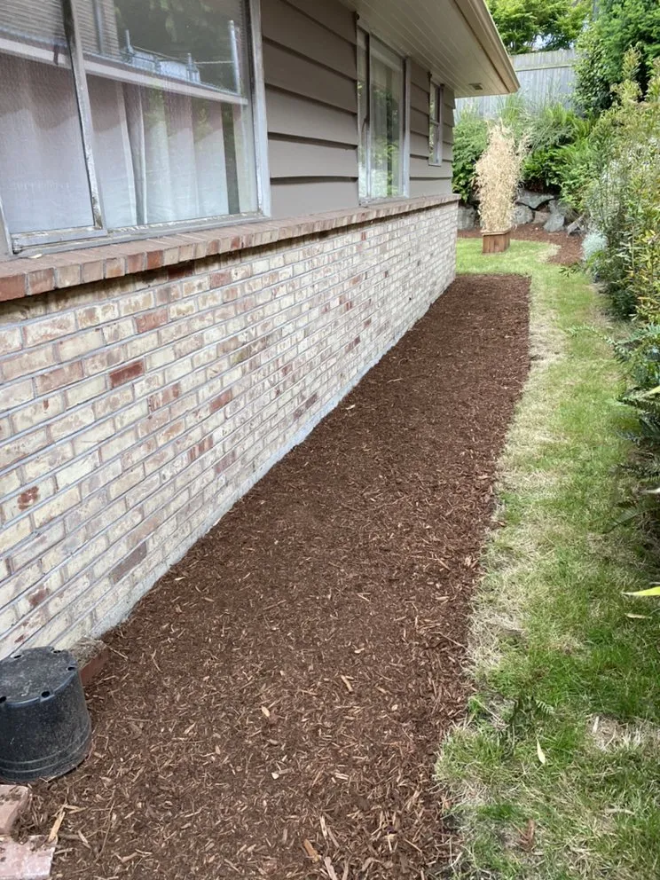 Top-rated residential landscaping for year-round maintenance in Mountlake Terrace, WA by Islas Landscaping