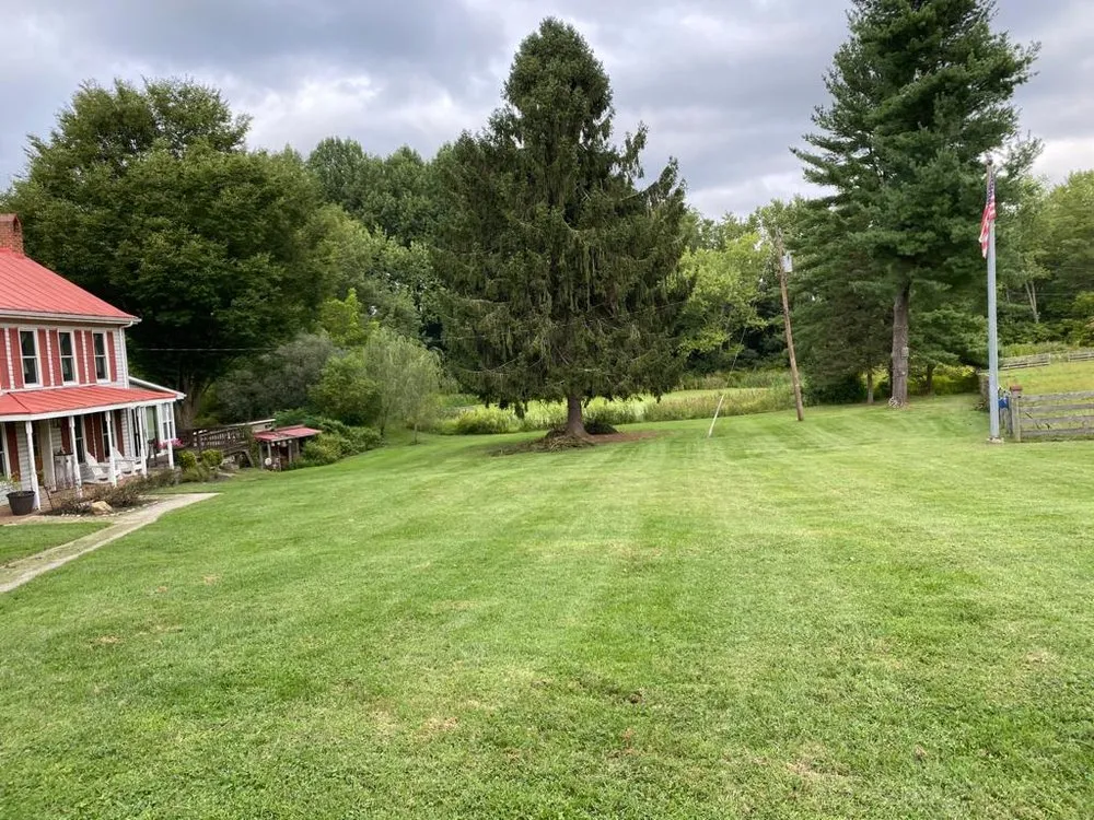 Trusted outdoor landscaping in Montgomery Vlg, MD - Ismael Lawncare