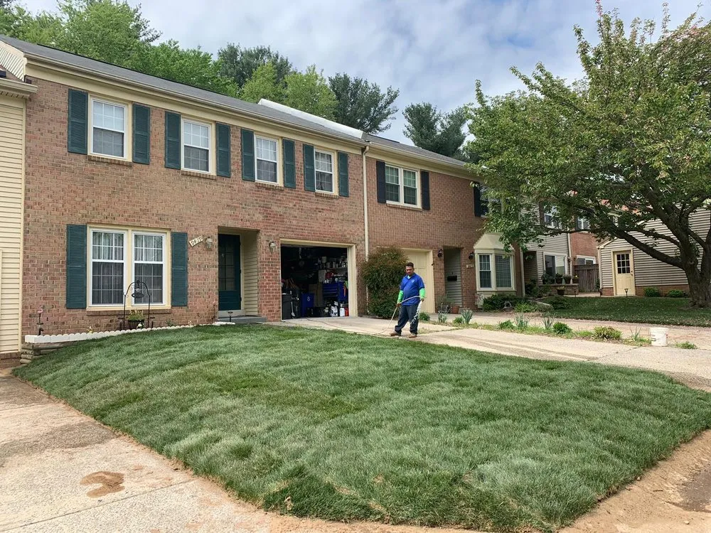 Expert yard maintenance in Montgomery Vlg, MD by Ismael Lawncare