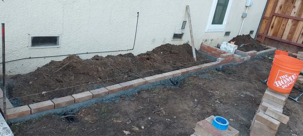 Custom lawn mowing service in Sacramento, CA - Israel Jiménez