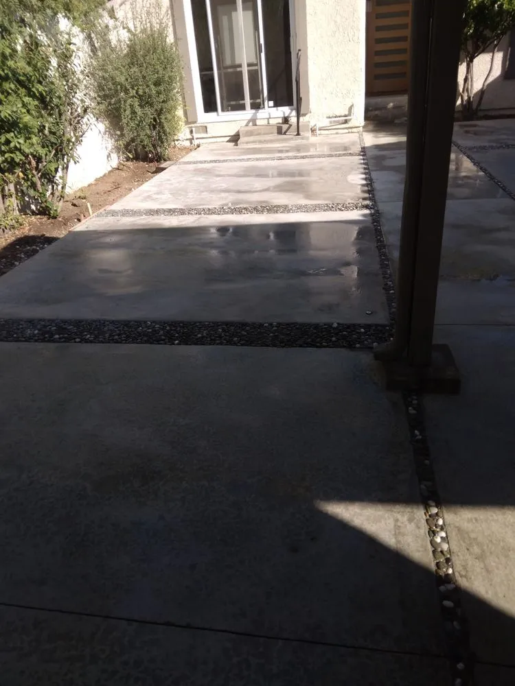 Top-rated lawn mowing service in Bakersfield, CA - Israel's Service