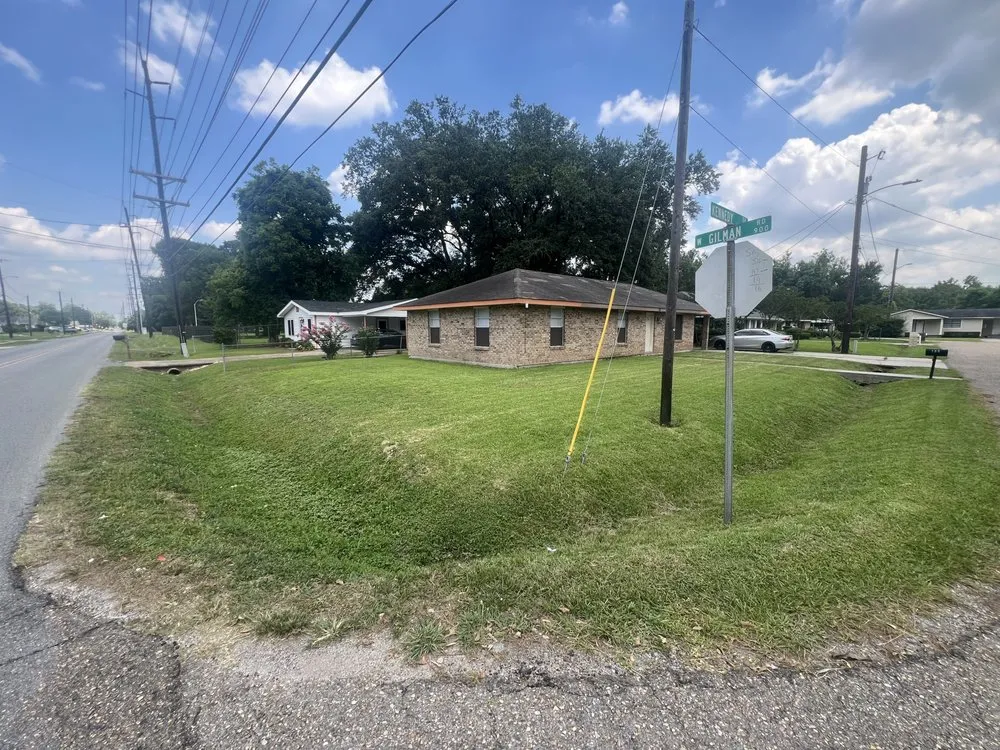 Local landscaping services in Lafayette, LA - Isreal’s Lawn And Maintenance