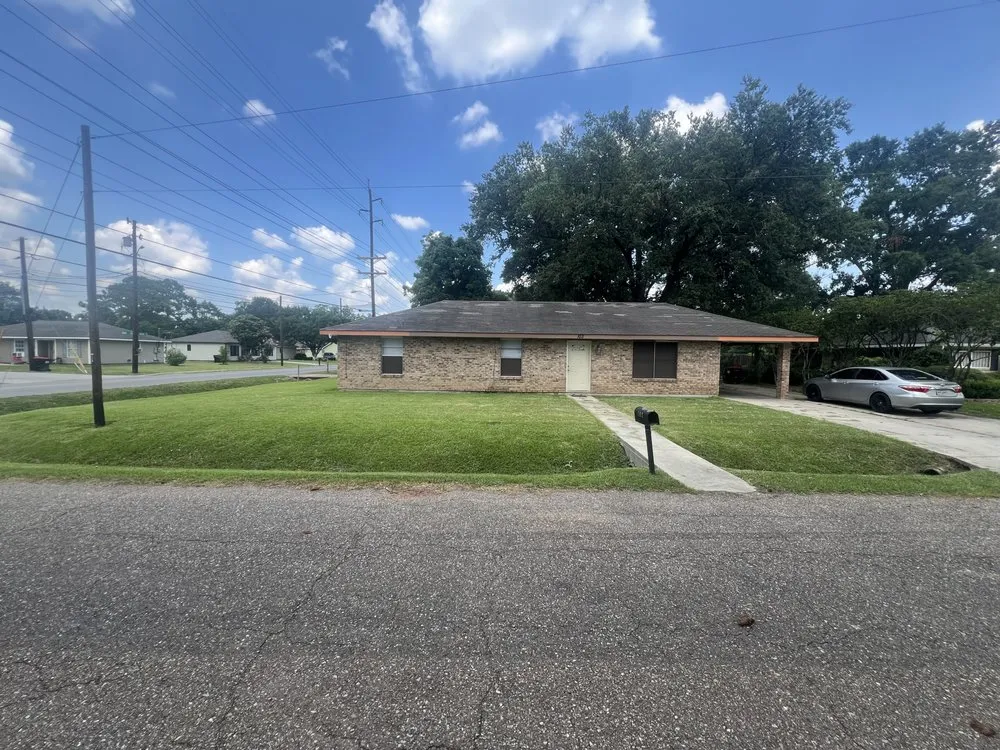 Local landscape installation in Lafayette, LA by Isreal’s Lawn And Maintenance