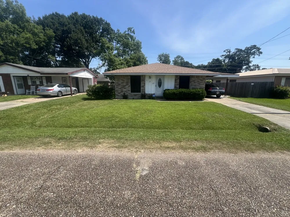 Professional landscaping services in Lafayette, LA by Isreal’s Lawn And Maintenance