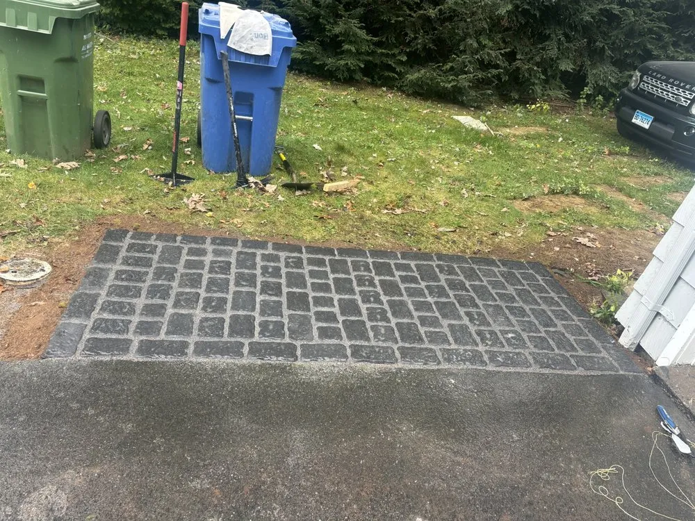 Custom yard maintenance in New London, CT by Isrrael Home Improvement