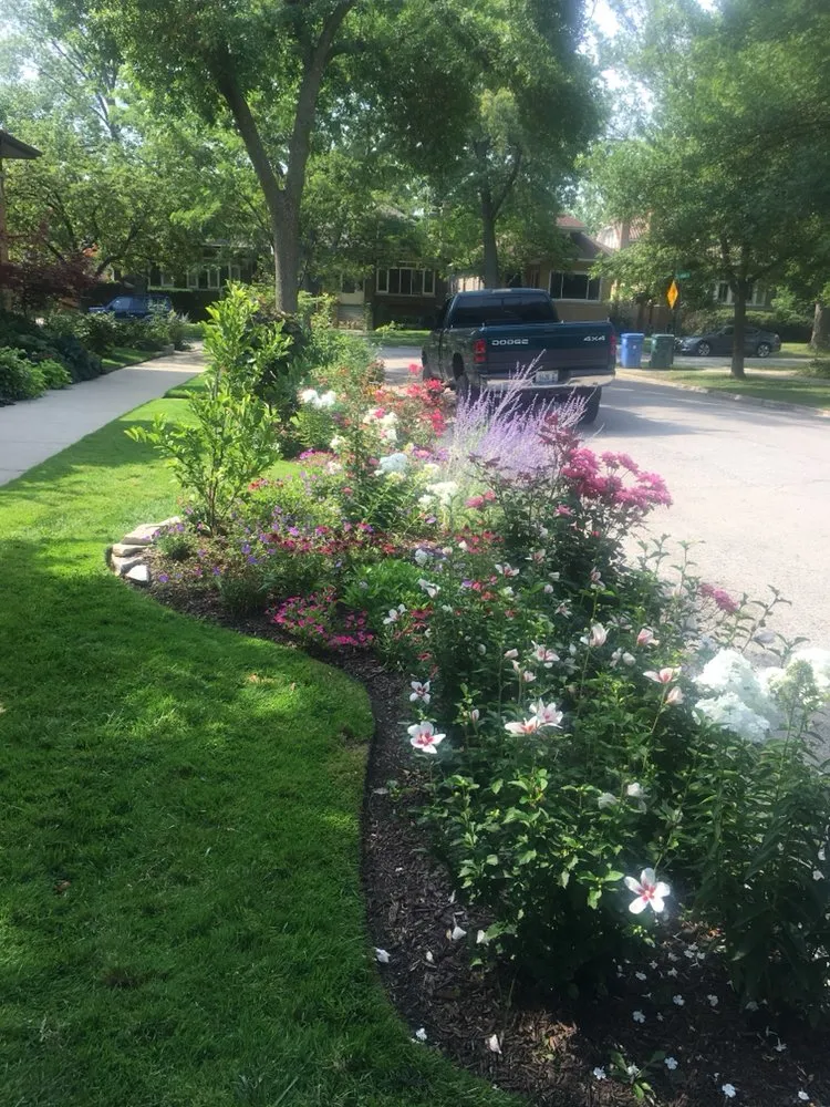 Custom lawn mowing service in Chicago, IL - Italian Gardens Landscaping