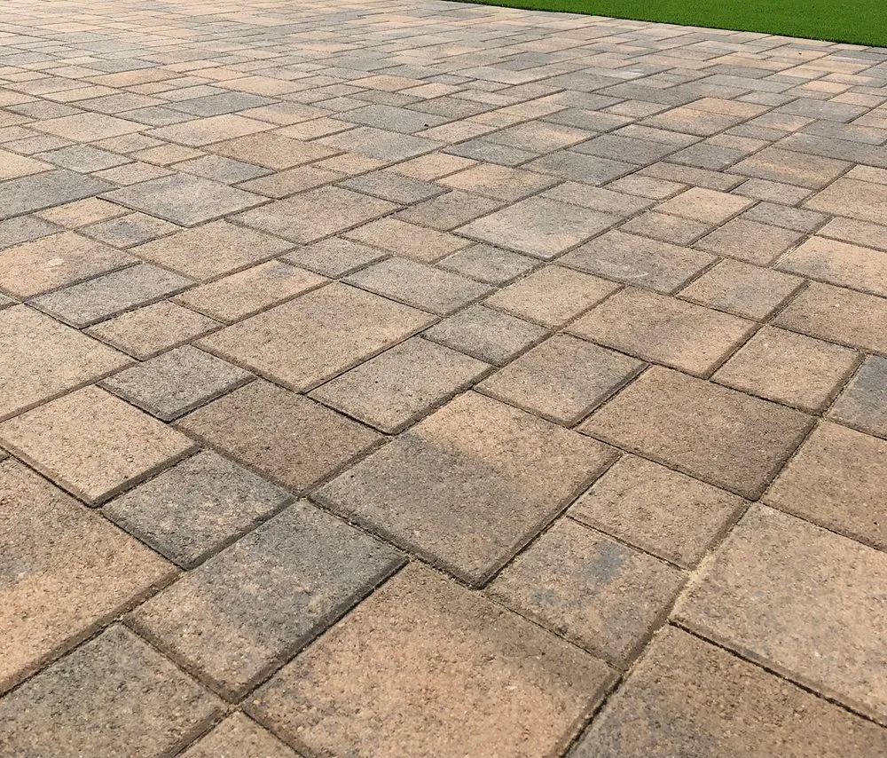 Custom lawn mowing service in Van Nuys, CA by Italuce Construction & Development