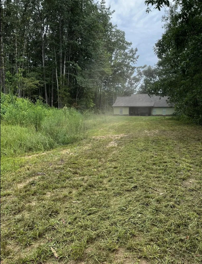 Local yard maintenance for homes across Fulton, MS - Itawamba Cleaners