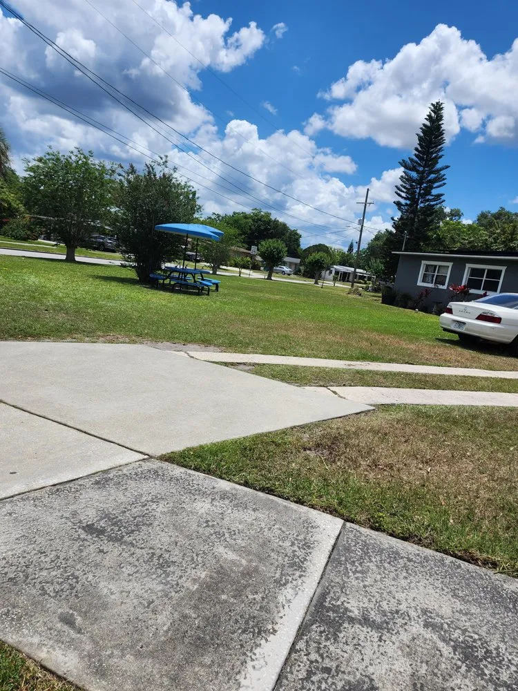 Local yard maintenance in Orlando, FL by Its Personal