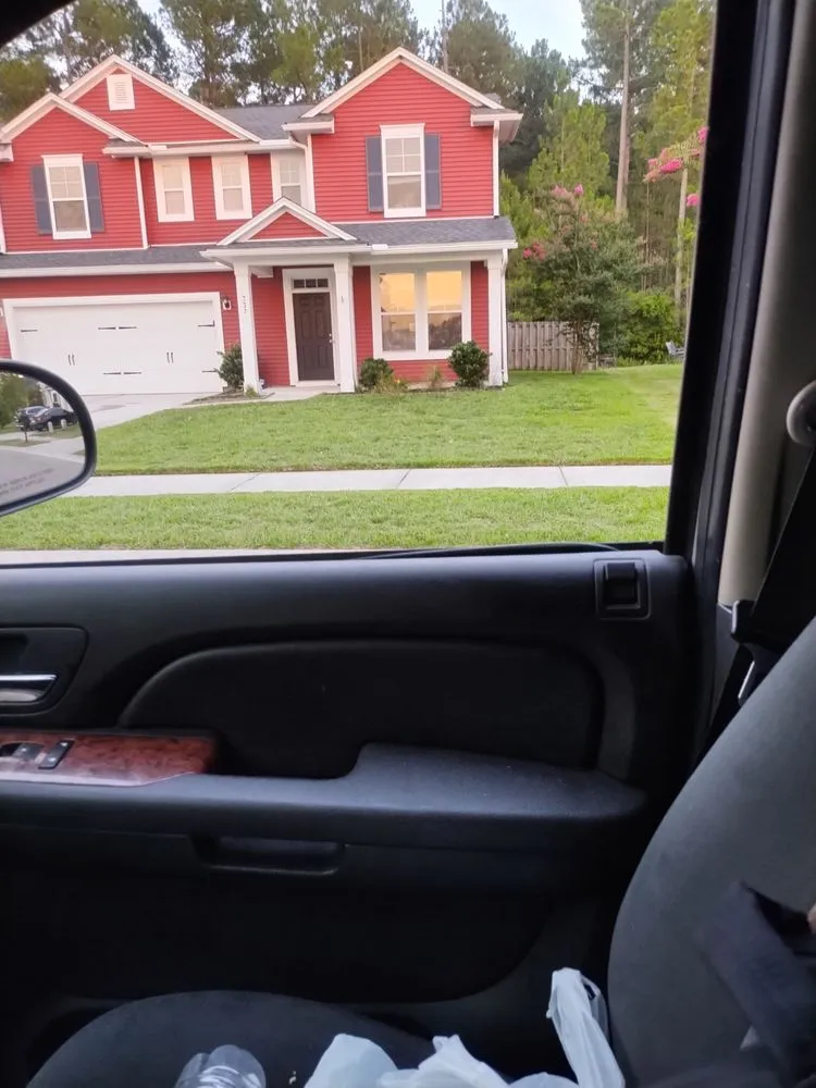 Top-rated yard cleanup service for residential properties in Summerville, SC by Ivan & Sons