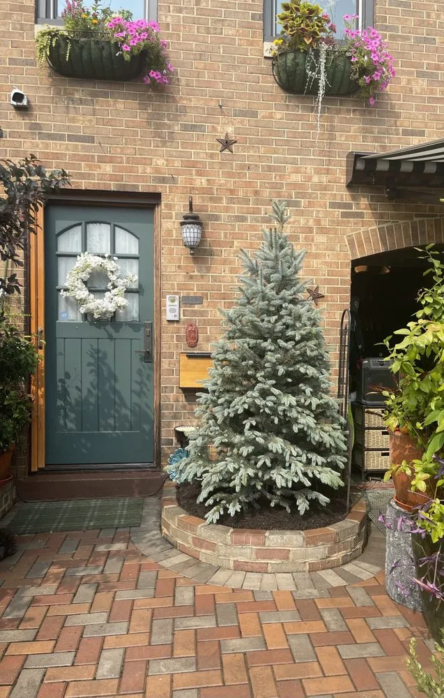 Affordable landscape design with custom design in Hamilton, VA by Ivandale Farms