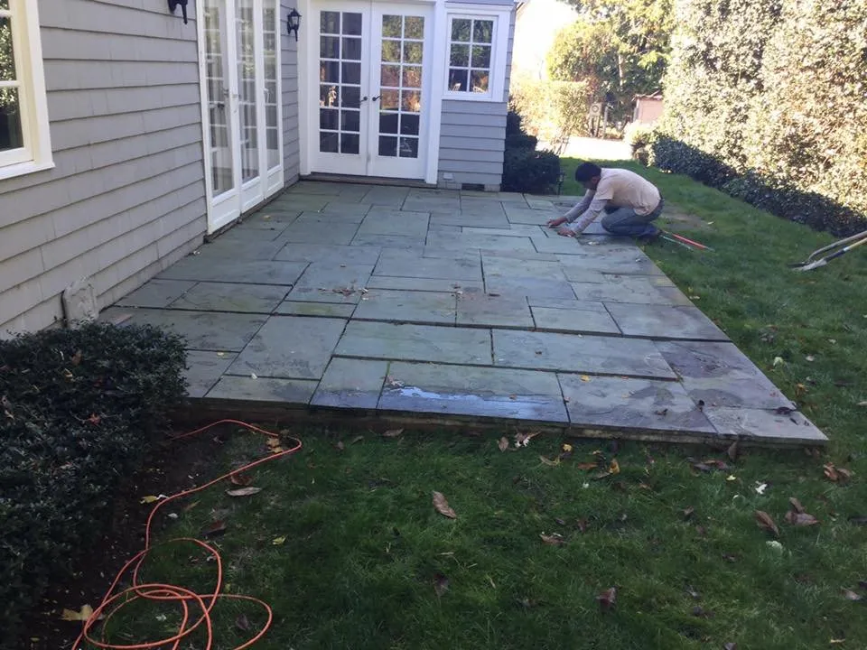 Affordable landscape design in East Hampton, NY by Ivan's Lanscaping & Masory