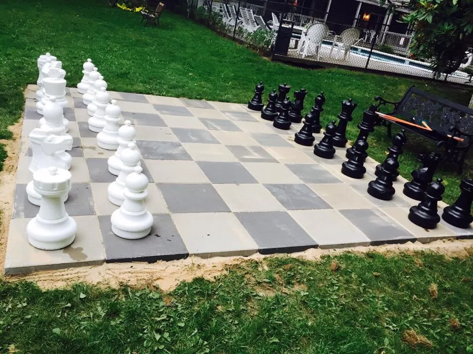 Custom yard cleanup service with custom design in East Hampton, NY by Ivan's Lanscaping & Masory