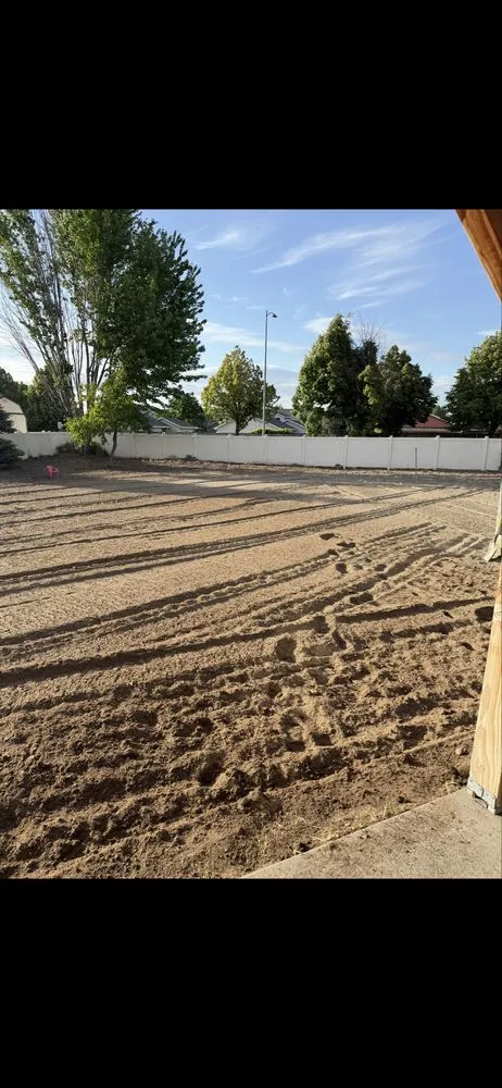 Custom yard maintenance in Benton City, WA by Ivan's You Call We Haul