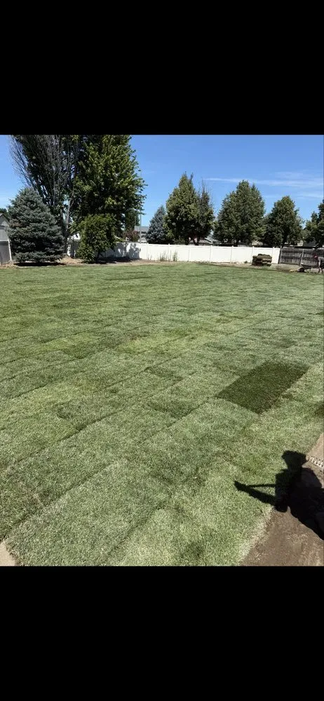 Professional lawn care service experts serving Benton City, WA - Ivan's You Call We Haul