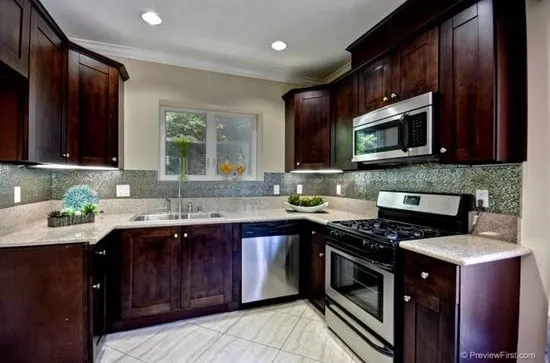 Top-rated lawn mowing service in Newport Beach, CA by Ivy Builders