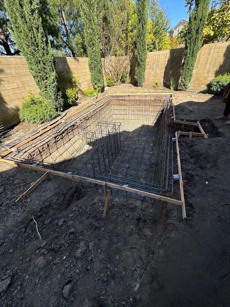 Top-rated garden landscaping in Newport Beach, CA by Ivy Builders