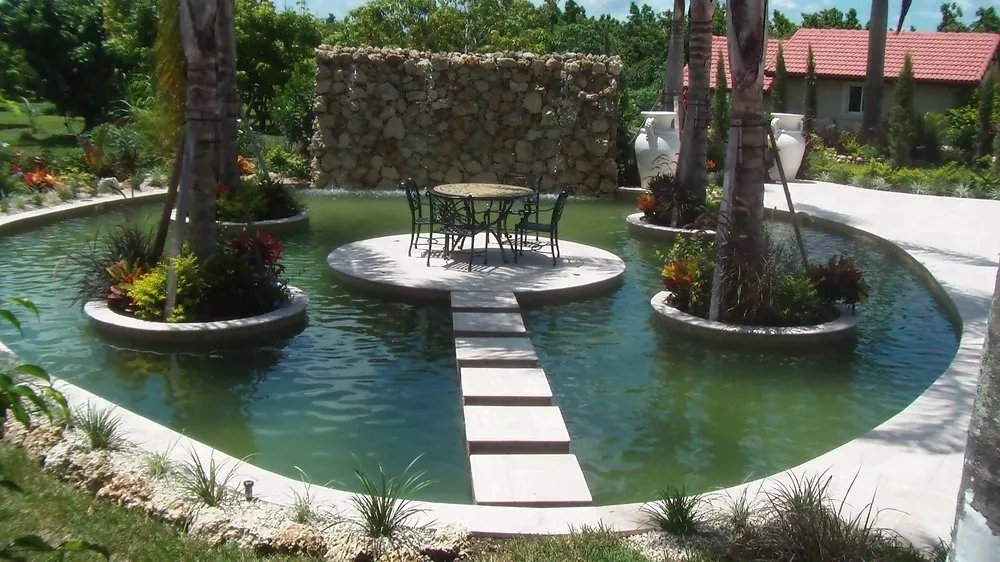 Reliable outdoor landscaping experts serving Miami, FL - Ivy Ponds